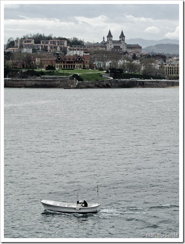 Barca arribant a port
