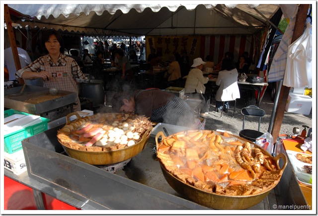 Mercat de Kõbõ-san el 21 de cada mes. Al recinte del temple Tõ-ji.