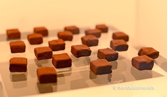 Alguns bombons són exposats com autèntiques joies