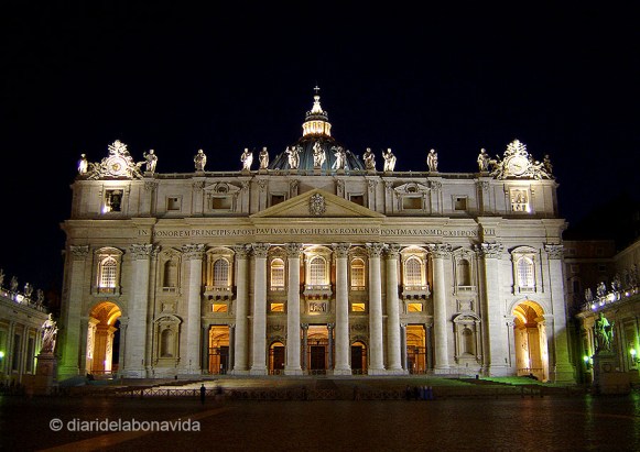 Fachada principal de la Basílica de San Pedro