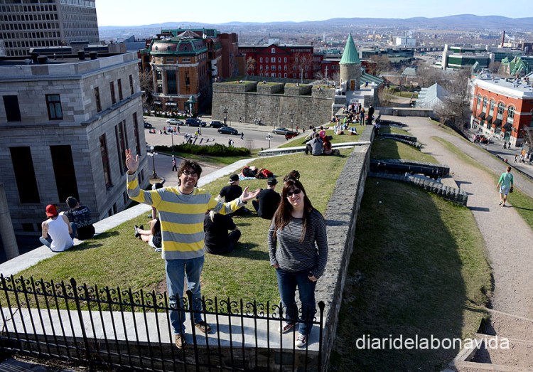 Nos unimos a la tradición de ver la puesta de sol desde las murallas