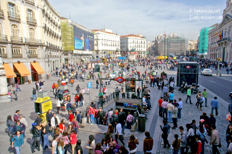 La Puerta del Sol siempre llena de gente