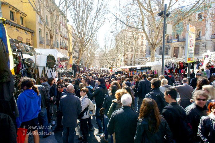 Cada domingo se llena de compradores y visitantes