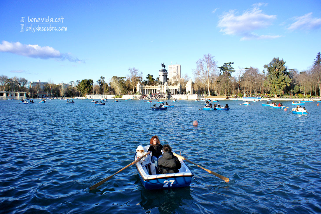 Navegar en barca en el Retiro es un clásico